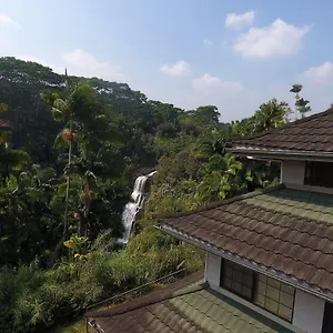 The At Kulaniapia Falls Inn Hilo
